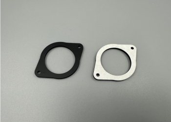 EPDMテープ付き異形ガスケットの加工事例｜複雑な異形形状・穴あけをウォータージェットで精密再現 株式会社ダイコー