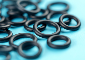Oリングは機械の心臓を守る「要」。設備の寿命を左右する「材質選定」の鉄則を徹底解説　 株式会社ダイコー