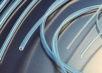 【PFAチューブ徹底解説】「中身が見える」透明性と長尺配管。TOMBO No.9003-PFAを選ぶべき理由　 株式会社ダイコー