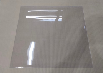 透明軟質塩ビシート(2t)の穴あけ加工事例 保護カバーシート向け精密プロッター加工|型代不要 株式会社ダイコー